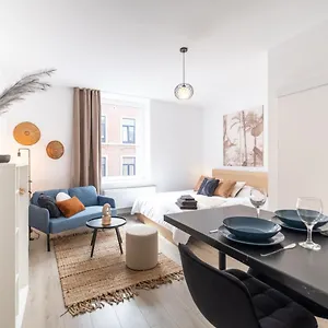 https://studio-chic-proche-aeroport-centre-ville.brusselshotelsbook.com